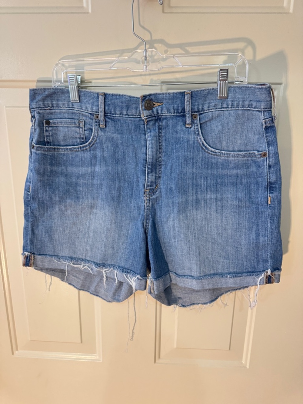 Eddie Bauer Casual Light Blue Denim Shorts - Women's Relaxed Fit - Size 10 Curvy